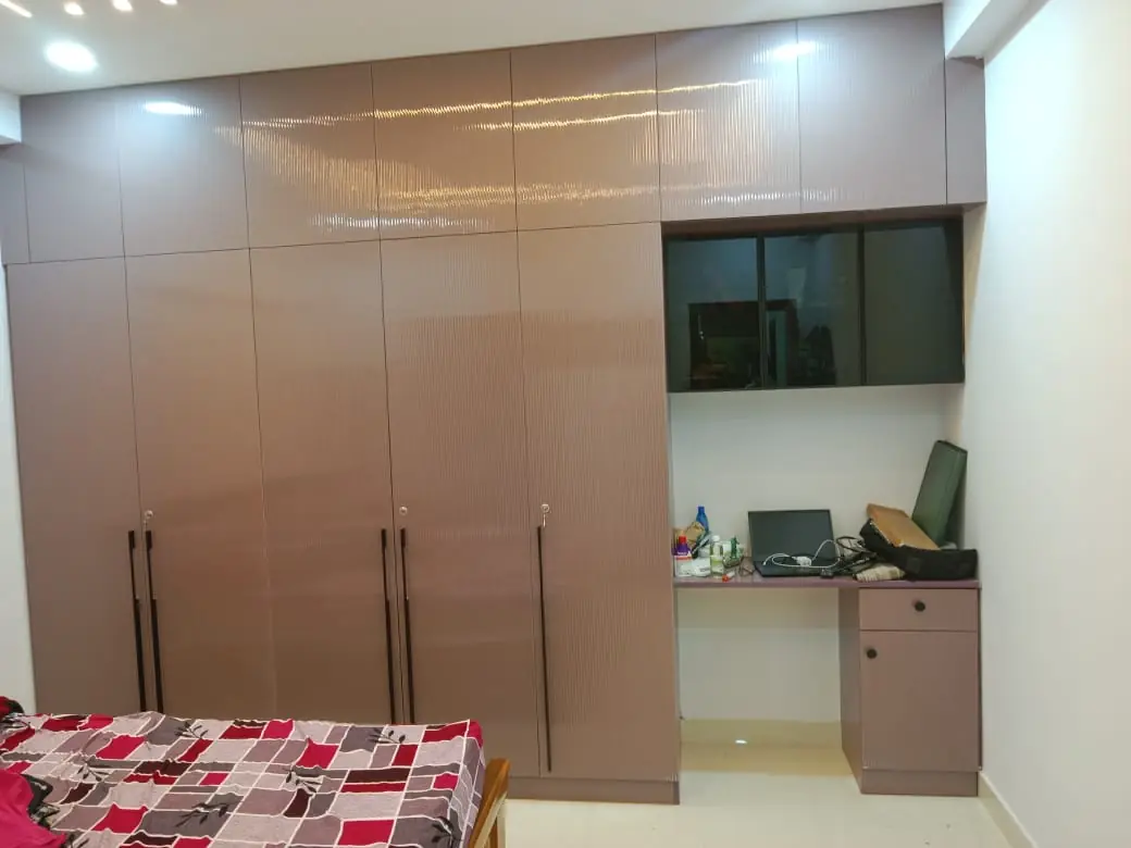 Private residence sliding door wardrobe